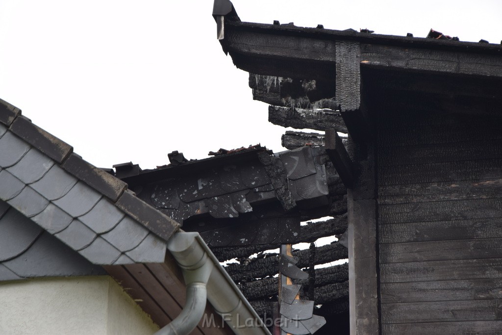 Schwerer Brand in Einfamilien Haus Roesrath Rambruecken P162.JPG - Miklos Laubert